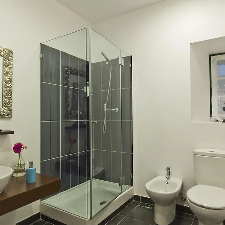 Casa Do Bairro By Shiadu Lissabon