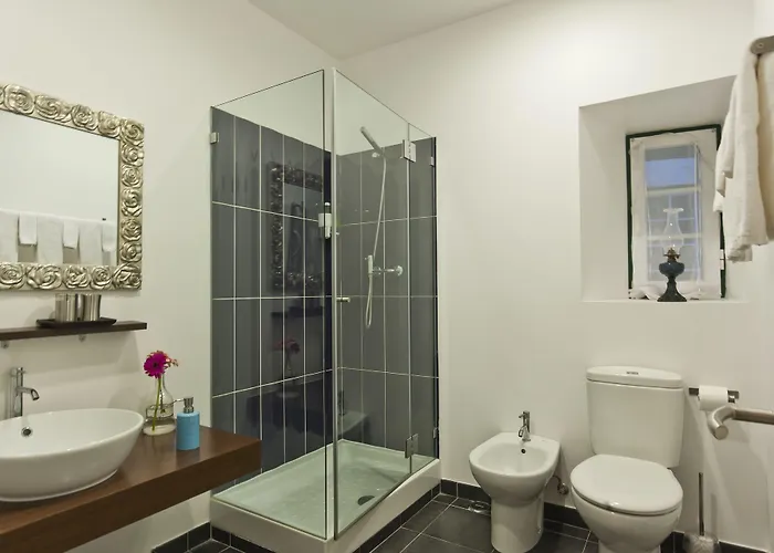 Casa Do Bairro By Shiadu Lisboa