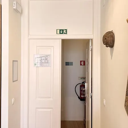 Casa Do Bairro By Shiadu Lisboa